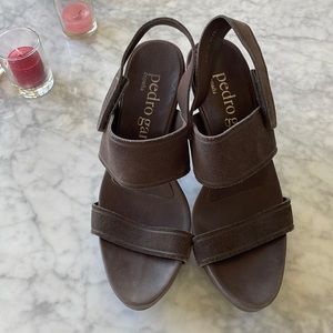PEDRO GARCIA  NWOT Taupe Suede Platform Sandals